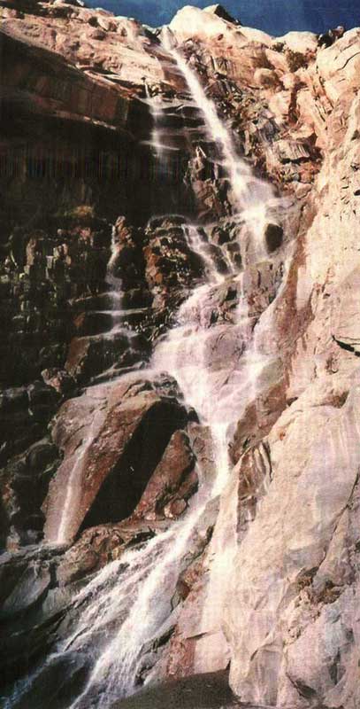 آبشار وروار جیرفت (عکس از احمد سرچشمه پور)